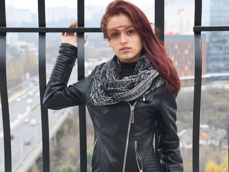 content/photosDA/daca01 - hazel - indoors - part 1/0.jpg
